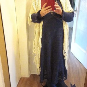 Gehäkeltes Kleid in Blau